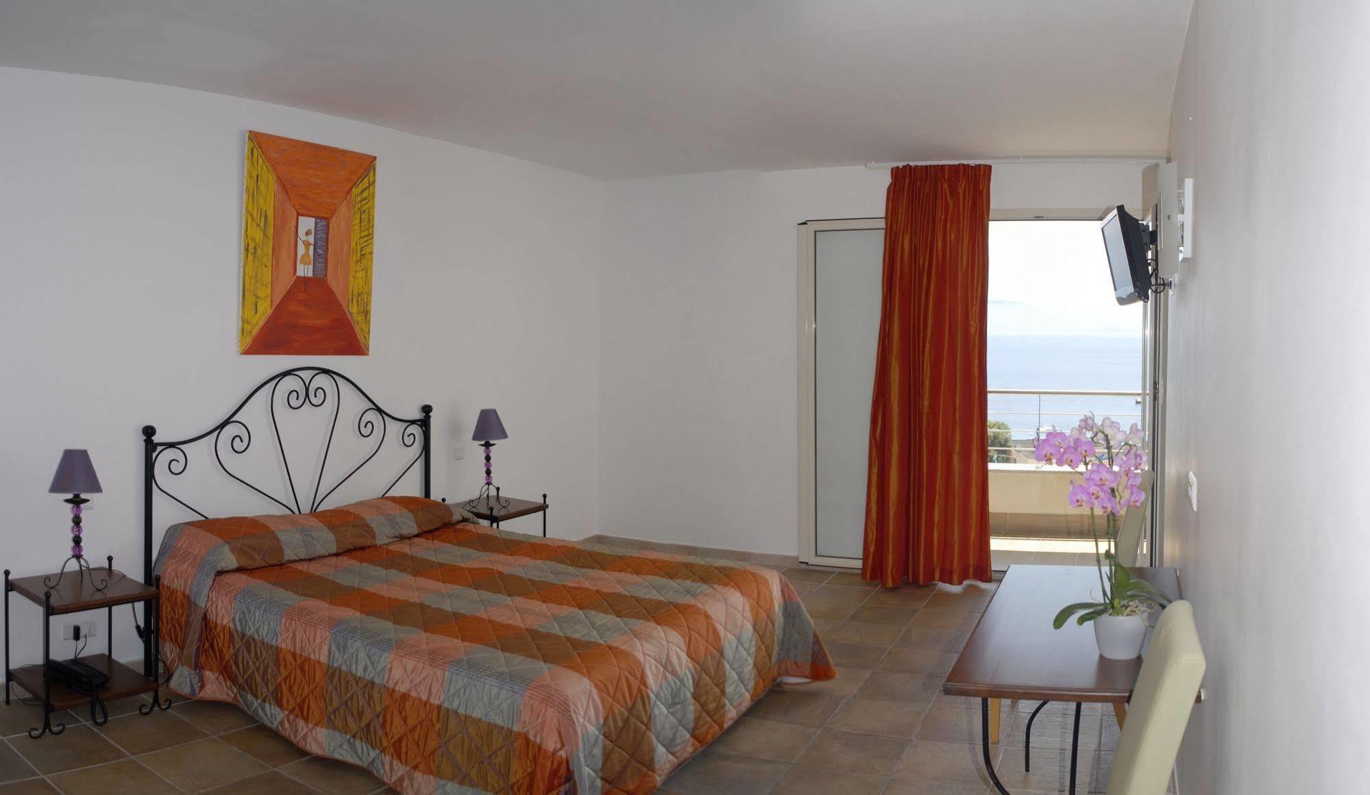 Hotel Les Eucalyptus Porto Pollo Exteriör bild