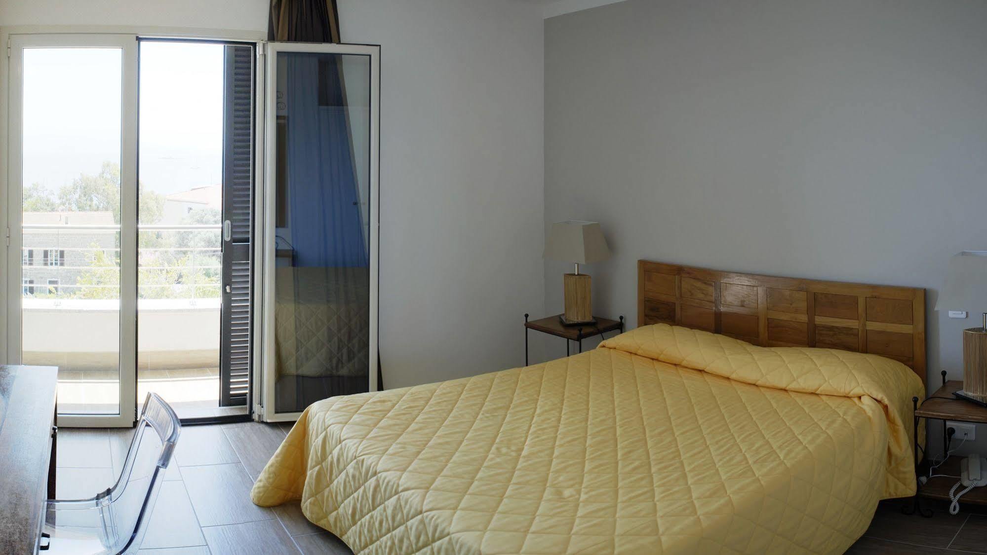 Hotel Les Eucalyptus Porto Pollo Exteriör bild